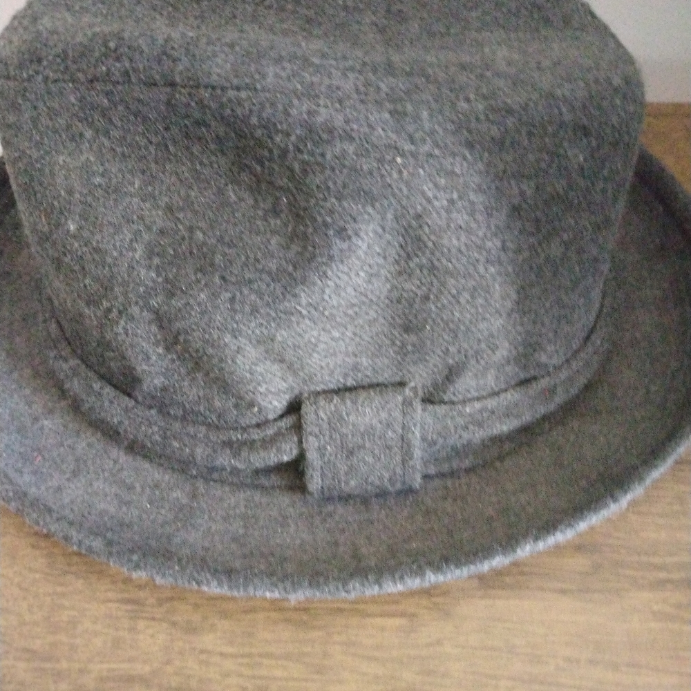 Bee Hat dress men's fashion